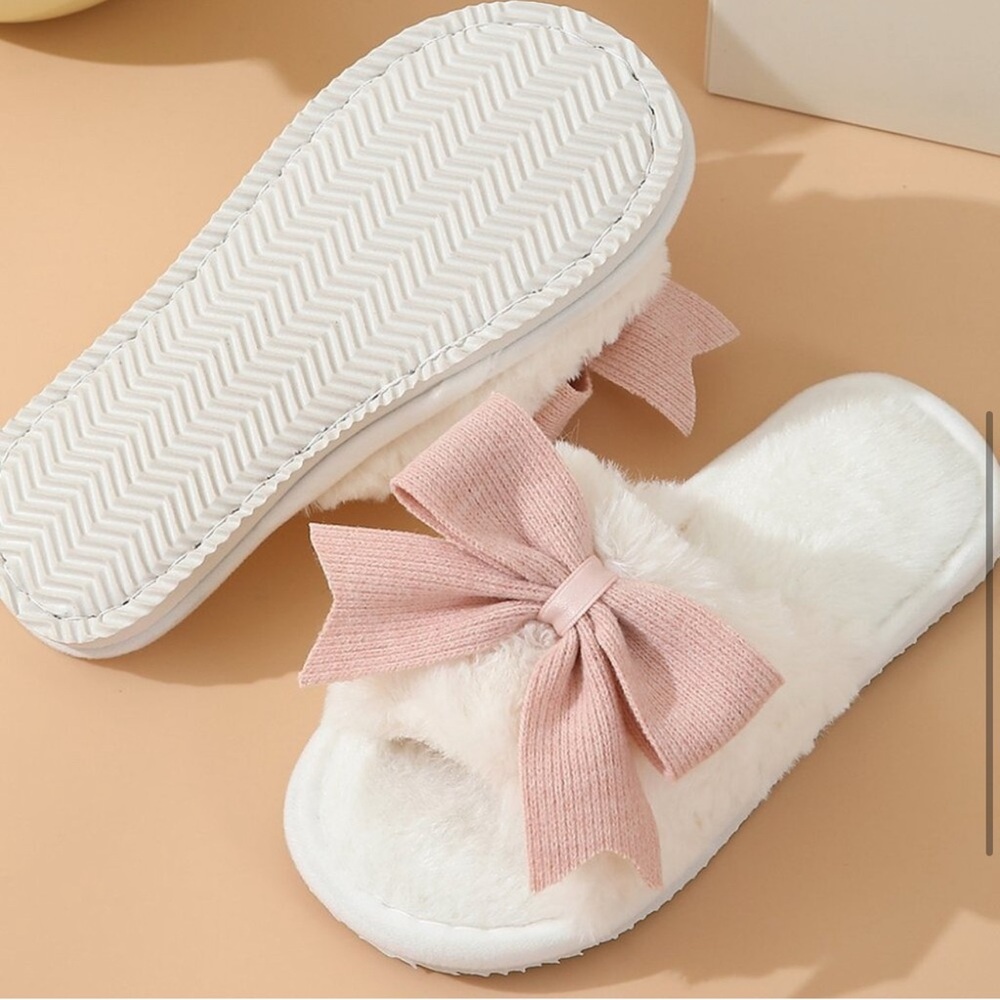 Women's Plush White Faux Fur Open Toe Slippers w/ Pink Bow Size 8.5-9 (EU 40-41)